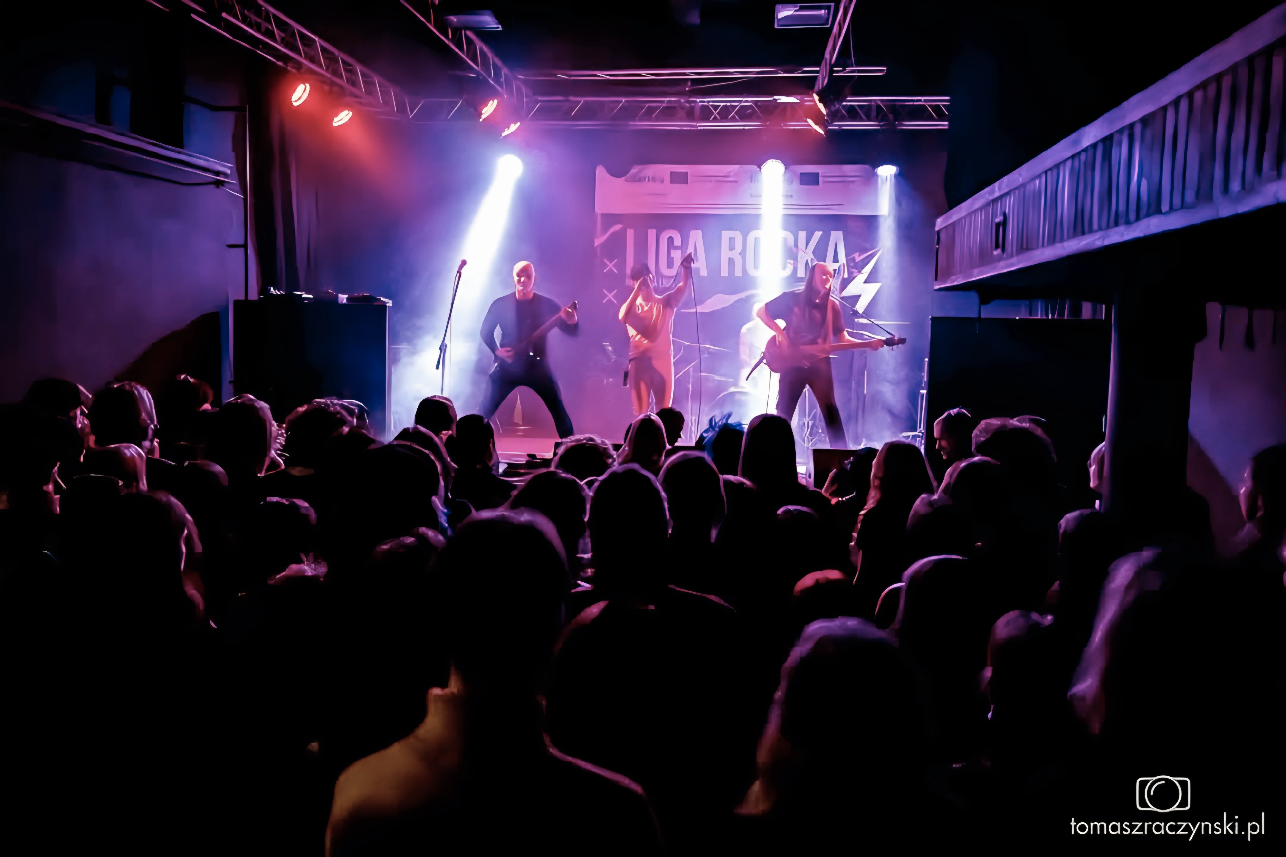 Virya and crowd